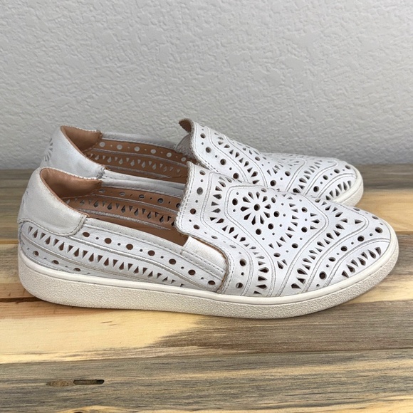 Ugg White Leather Sneakers Slip On Size 8.5 Perforated CAS - Picture 1 of 12